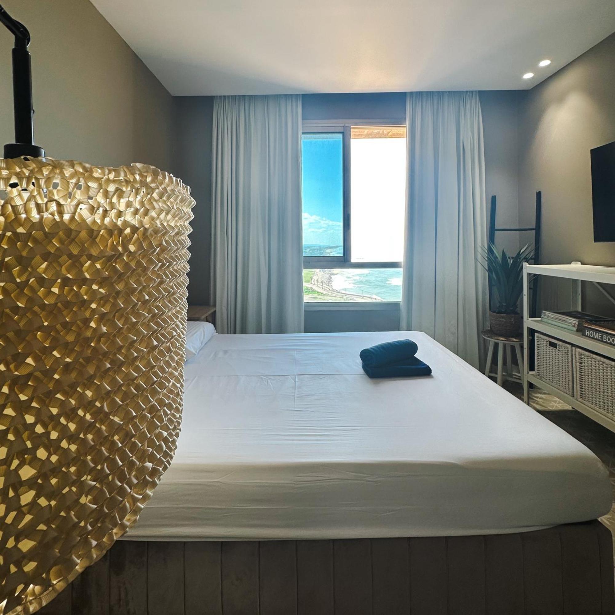 Haifa Almog Tower- "Blue Reef" Suite On The Sea Bagian luar foto
