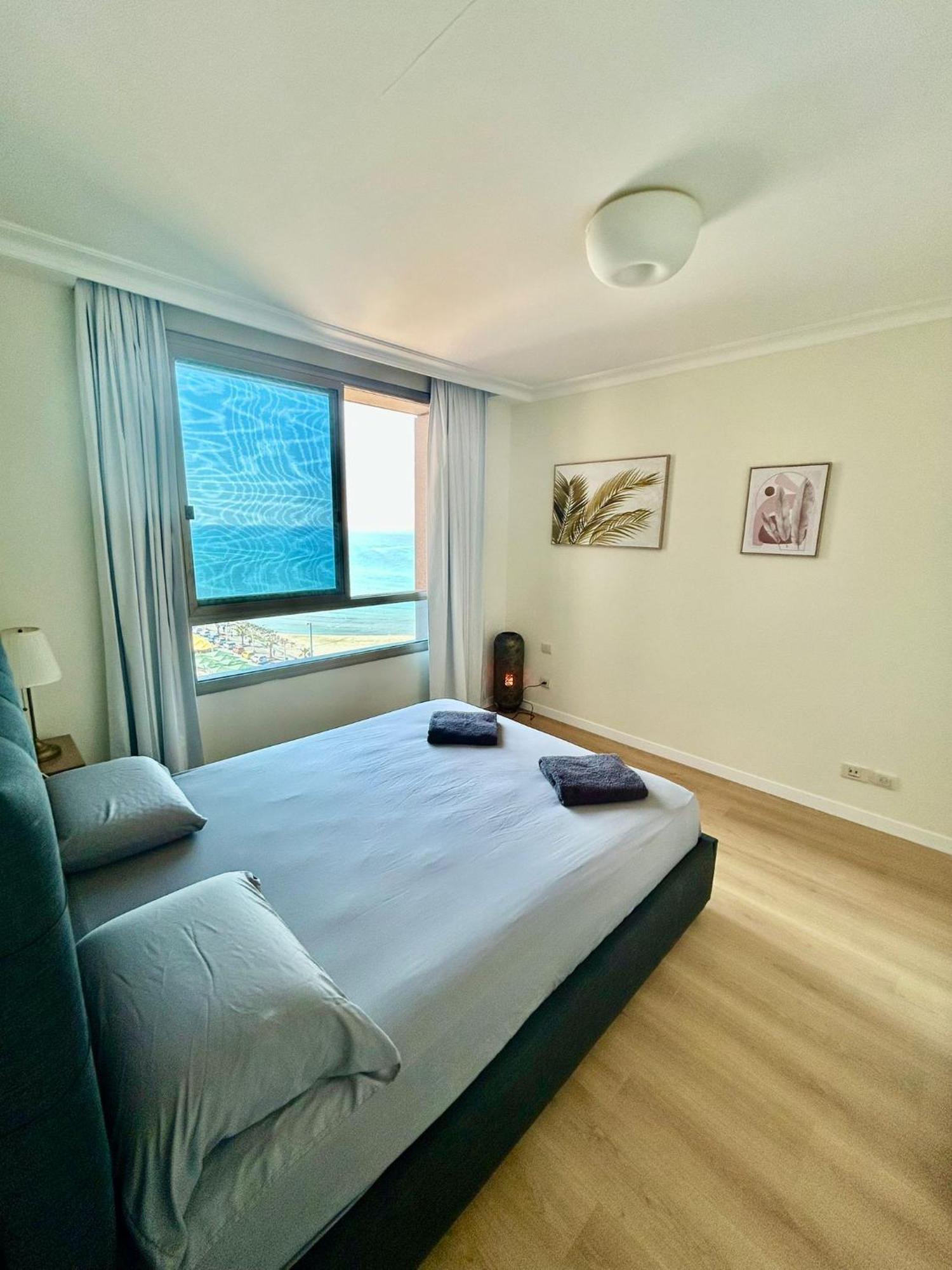 Haifa Almog Tower- "Blue Reef" Suite On The Sea Bagian luar foto